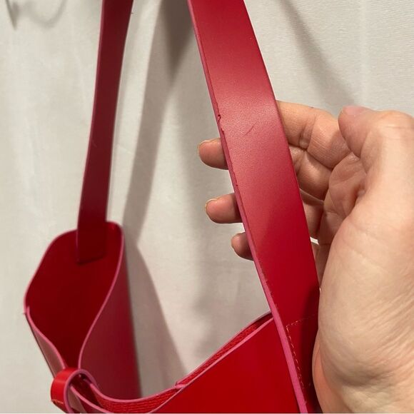 Adorable red Elizabeth Arden pvc bucket bag vegan - Picture 5 of 10